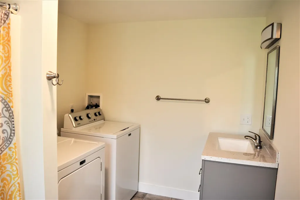 62 Lower Main Street Sunapee NH 03782