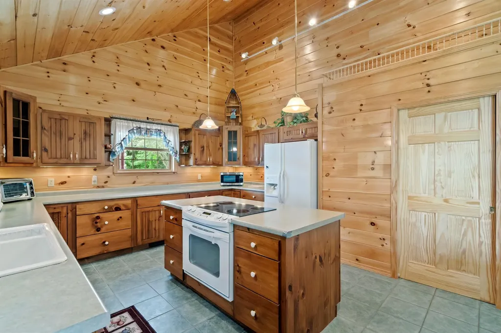 32 Lee Lane Conway NH 03860