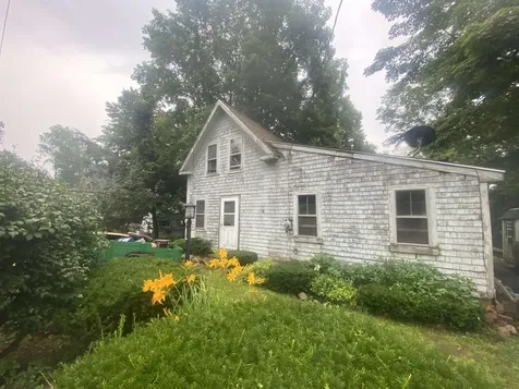 8 Kingston Road Danville NH 03819