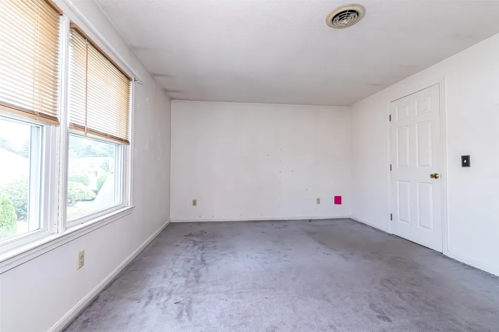 38 Stonehouse Lane Keene NH 03431