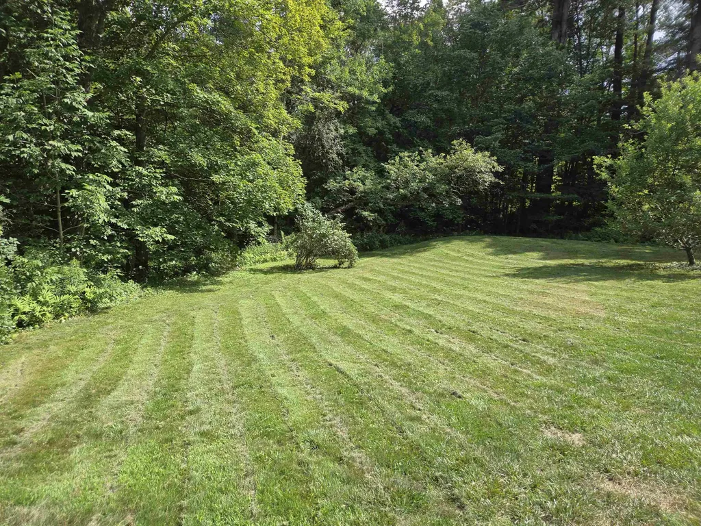 15 Canterbury Road Chichester NH 03258