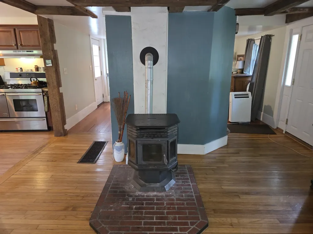 15 Canterbury Road Chichester NH 03258