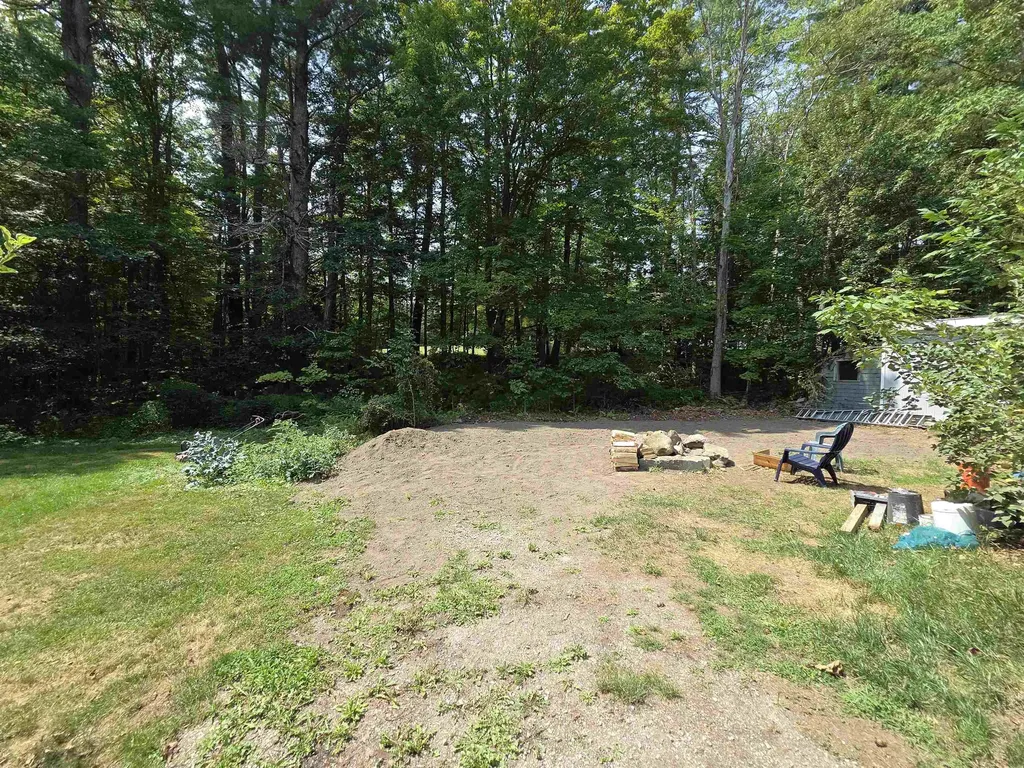 15 Canterbury Road Chichester NH 03258