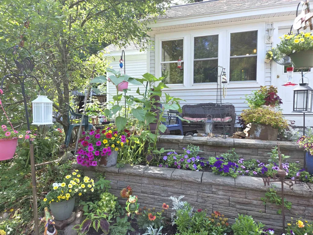 15 Canterbury Road Chichester NH 03258