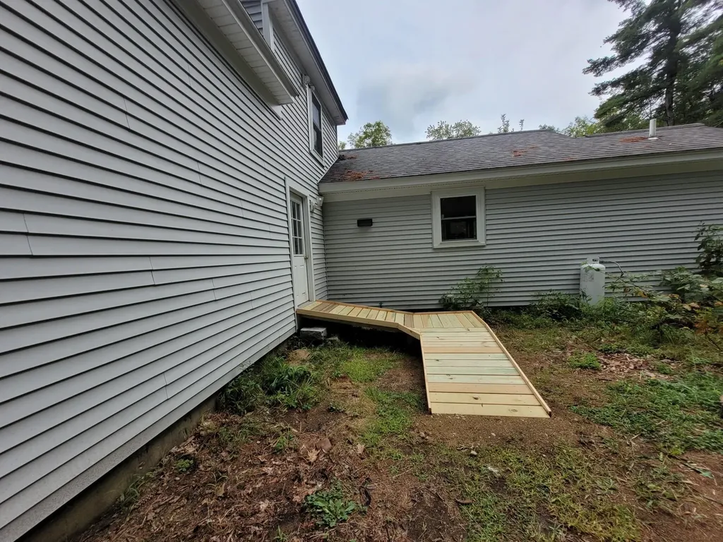 15 Canterbury Road Chichester NH 03258