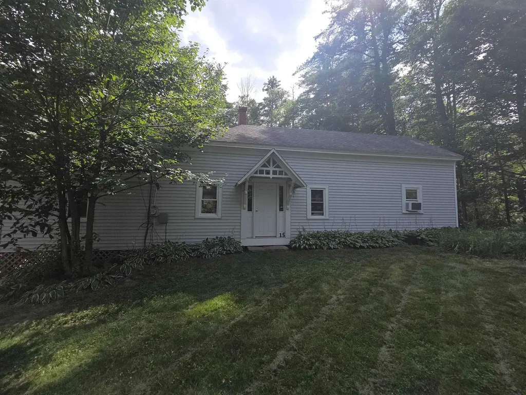 15 Canterbury Road Chichester NH 03258