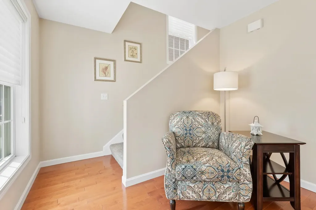 8 Farnum Court Hudson NH 03051