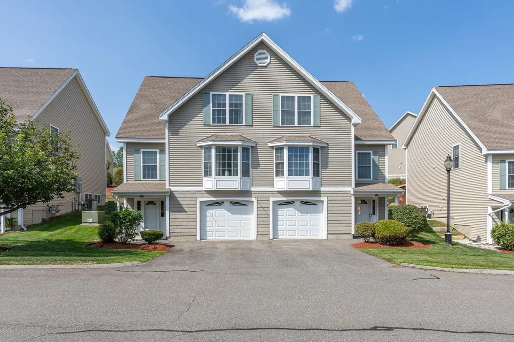 8 Farnum Court Hudson NH 03051
