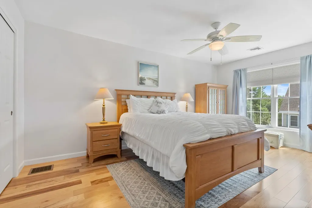 8 Farnum Court Hudson NH 03051