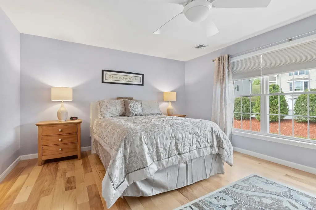 8 Farnum Court Hudson NH 03051