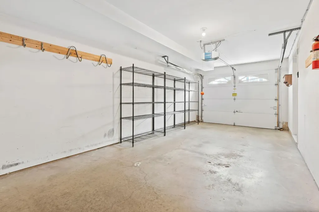 8 Farnum Court Hudson NH 03051