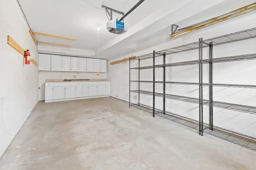 8 Farnum Court Hudson NH 03051