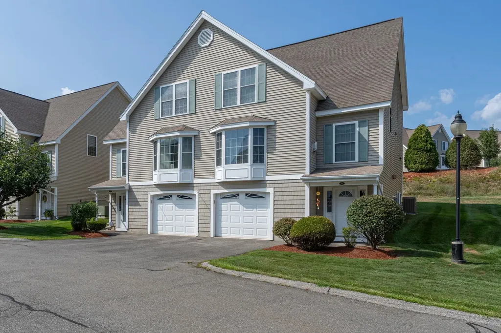 8 Farnum Court Hudson NH 03051