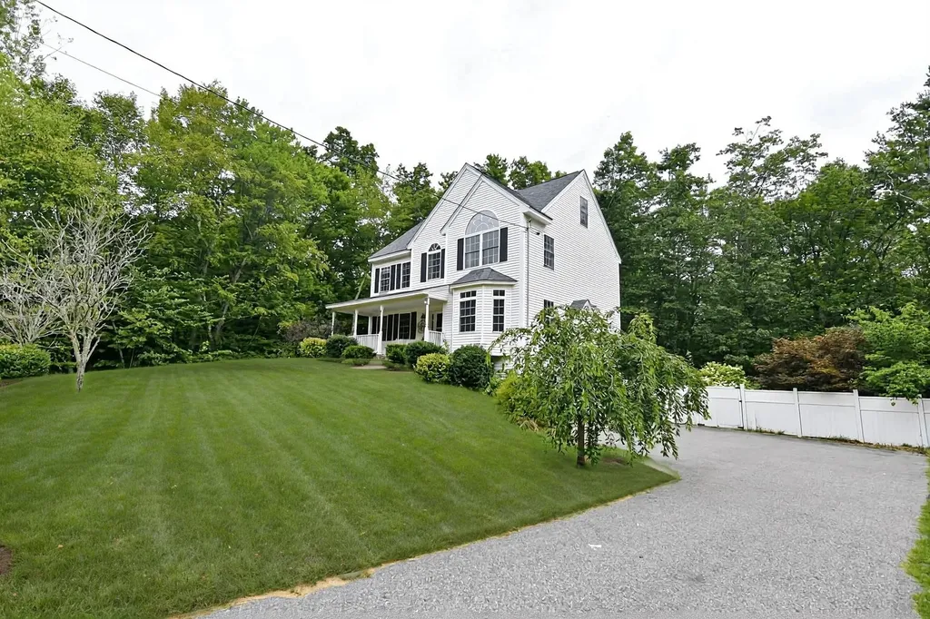 27 Jericho Drive Kingston NH 03848