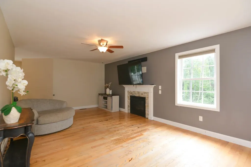 27 Jericho Drive Kingston NH 03848