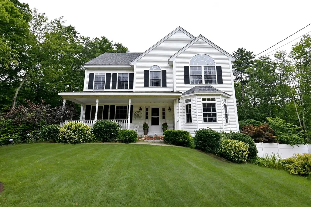 27 Jericho Drive Kingston NH 03848