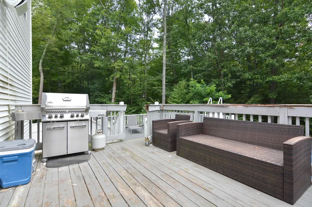 27 Jericho Drive Kingston NH 03848