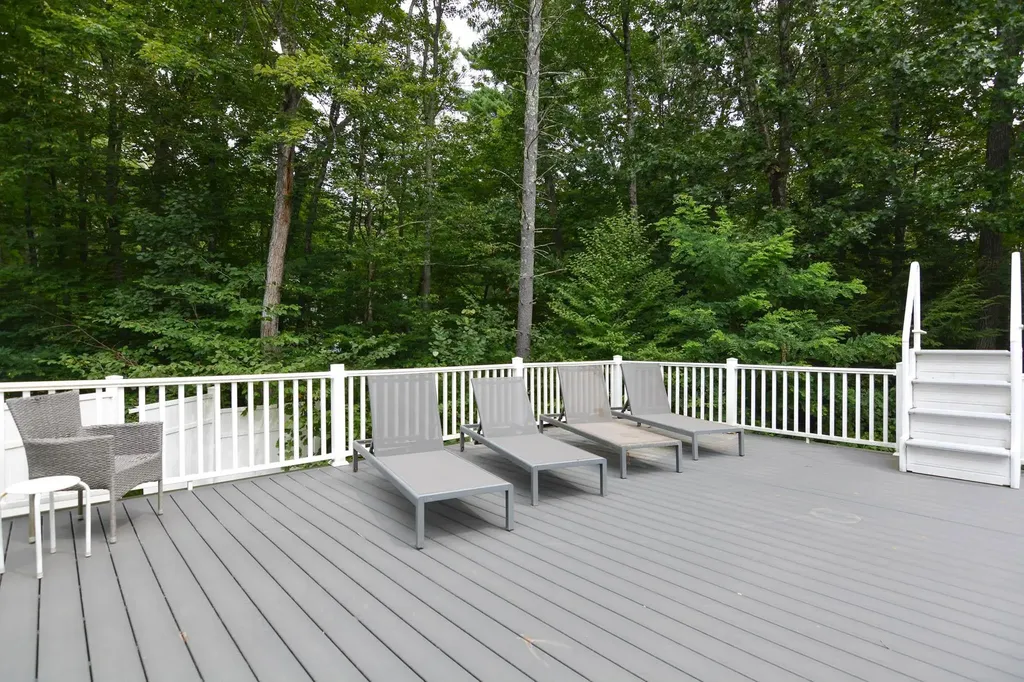 27 Jericho Drive Kingston NH 03848