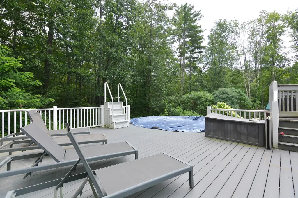 27 Jericho Drive Kingston NH 03848