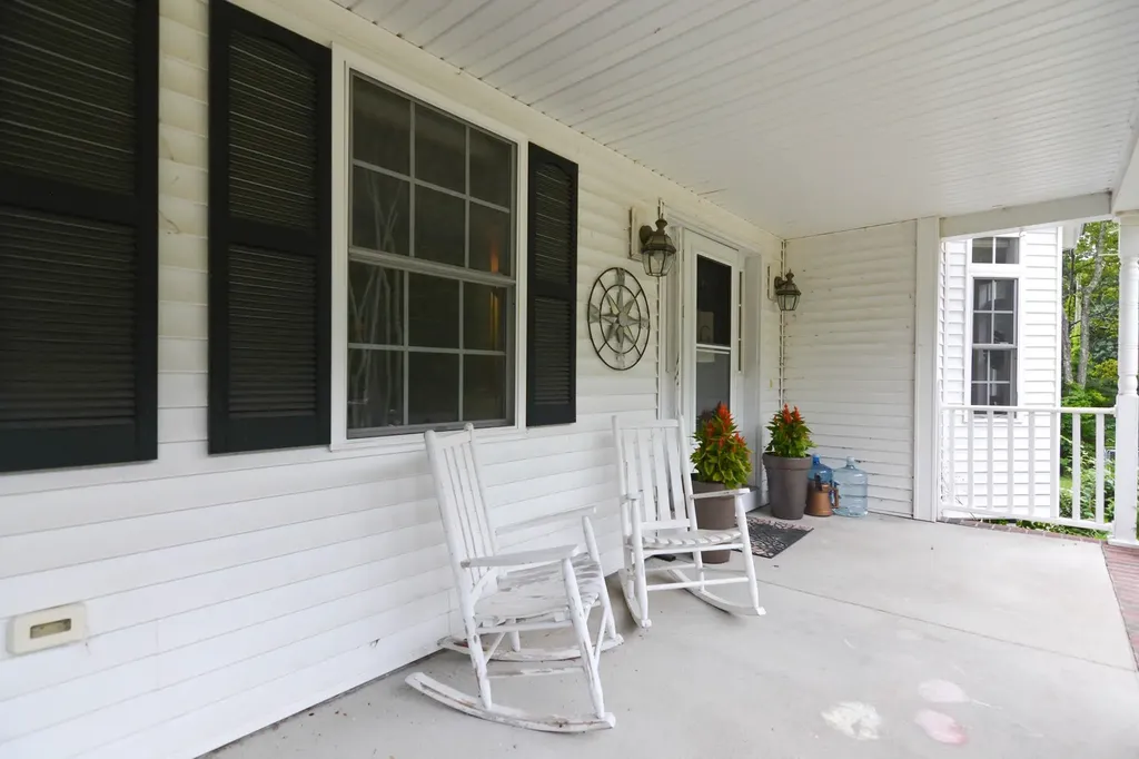 27 Jericho Drive Kingston NH 03848