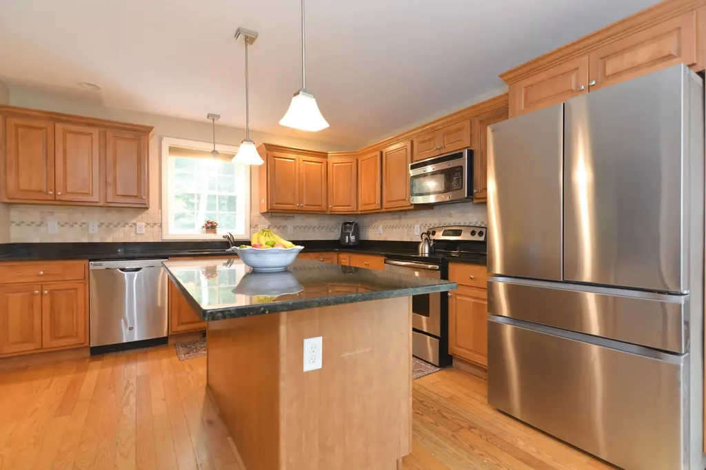 27 Jericho Drive Kingston NH 03848