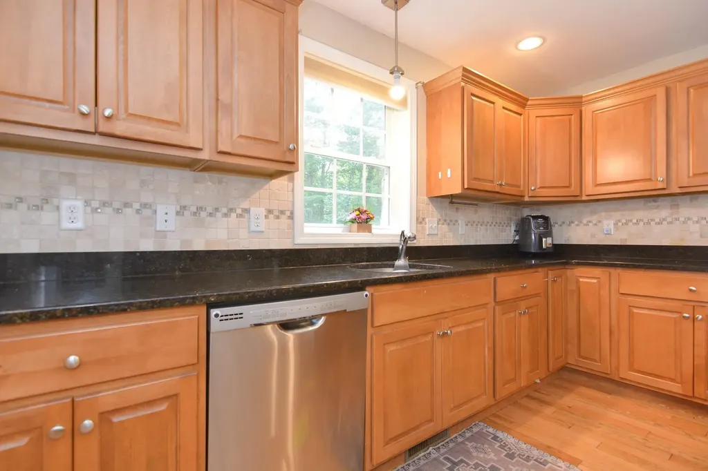 27 Jericho Drive Kingston NH 03848