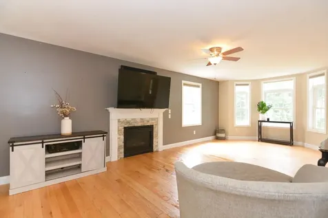 27 Jericho Drive Kingston NH 03848