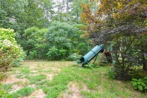 27 Jericho Drive Kingston NH 03848