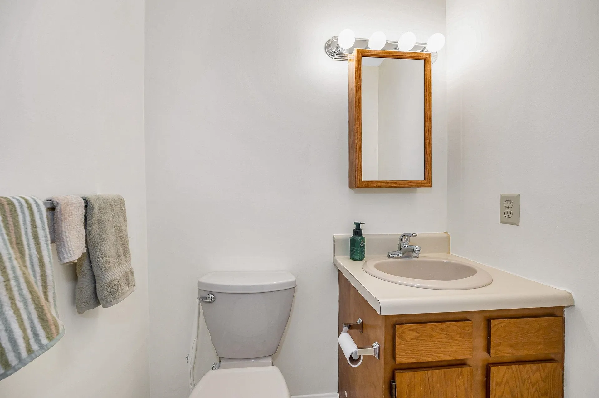 803 Elmwood Drive Hudson NH 03051