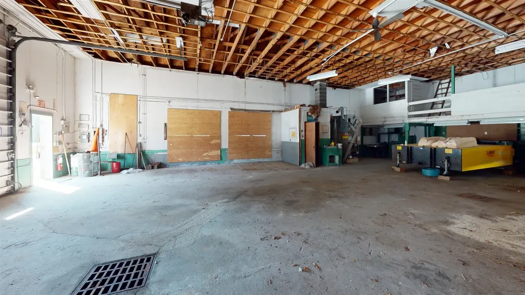 75 Route 27 Raymond NH 03077