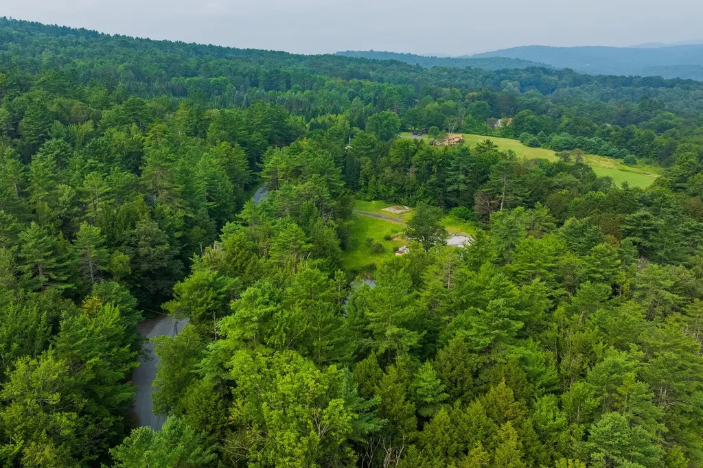 398 Valley View Road Hartford VT 05001