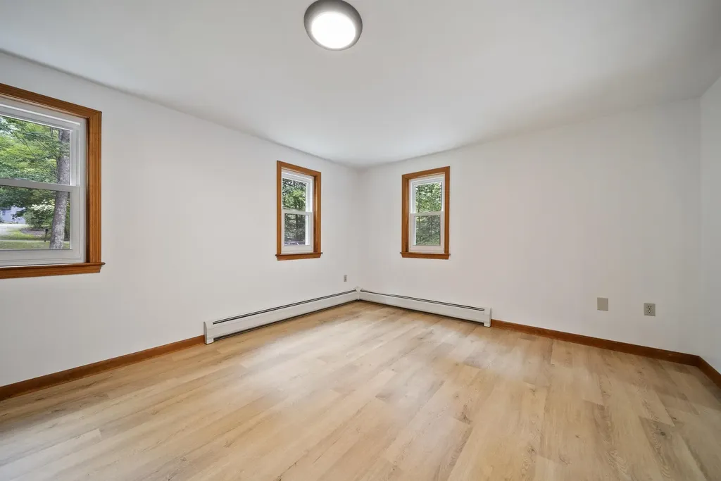 37 Meeting Hill Road Hillsborough NH 03244