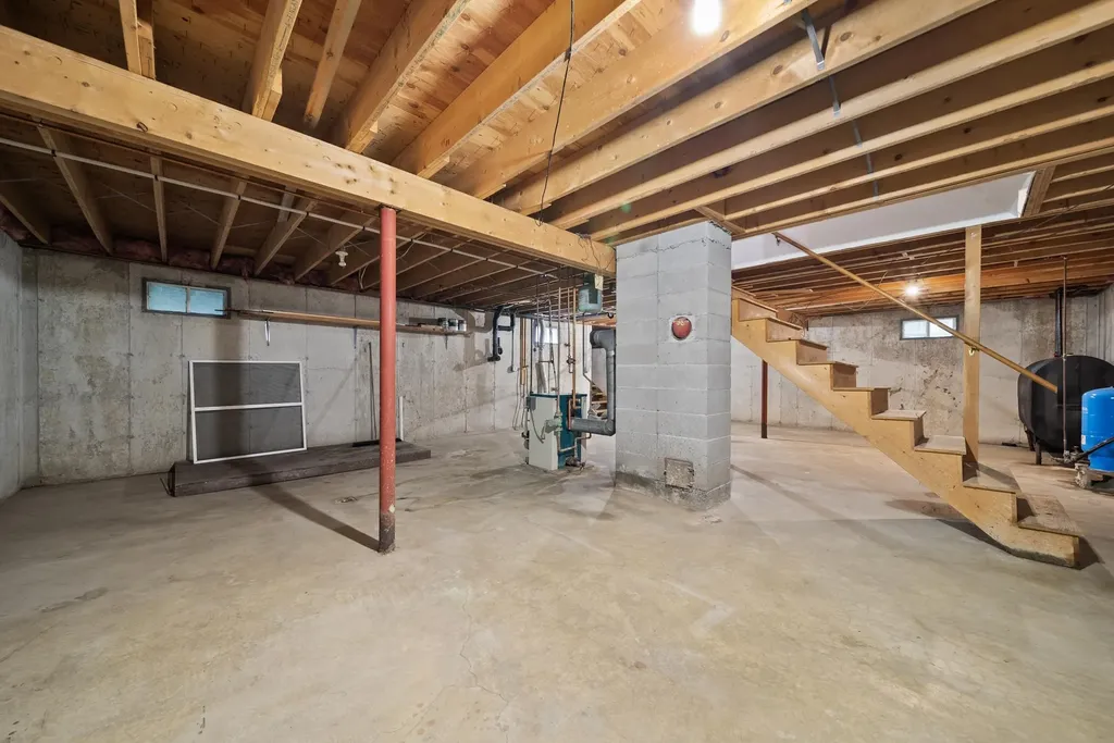 37 Meeting Hill Road Hillsborough NH 03244