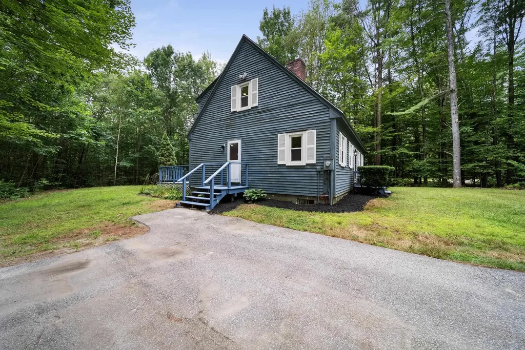 37 Meeting Hill Road Hillsborough NH 03244