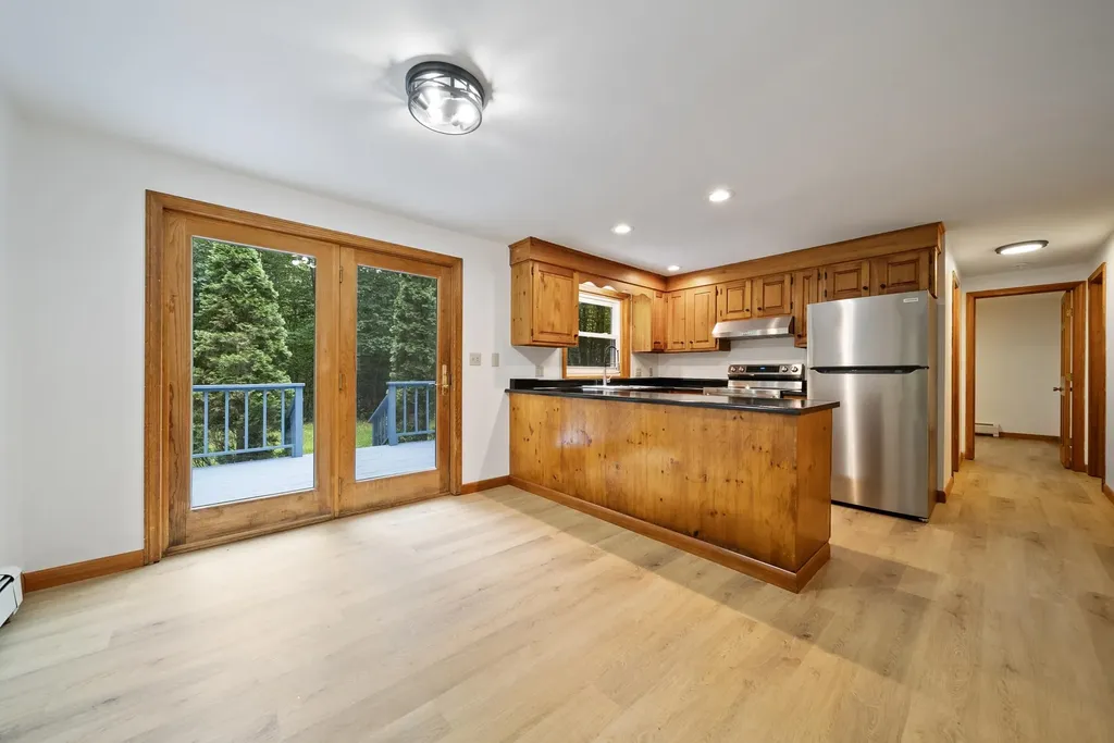 37 Meeting Hill Road Hillsborough NH 03244