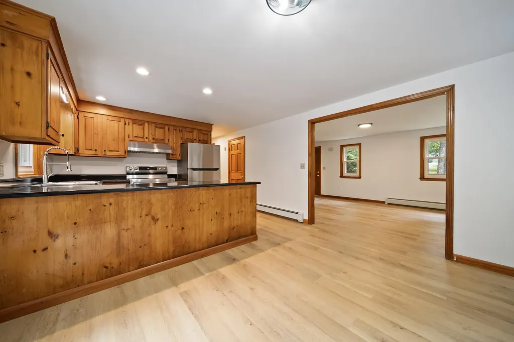 37 Meeting Hill Road Hillsborough NH 03244