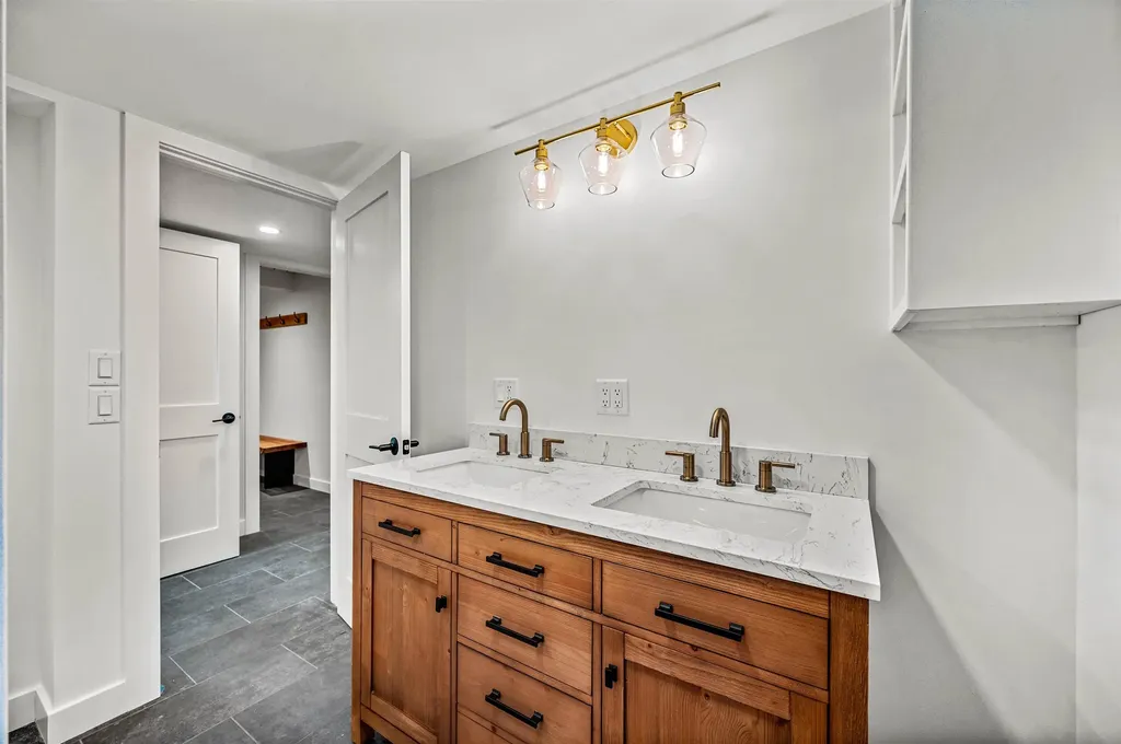 2878 German Flats Warren VT 05674