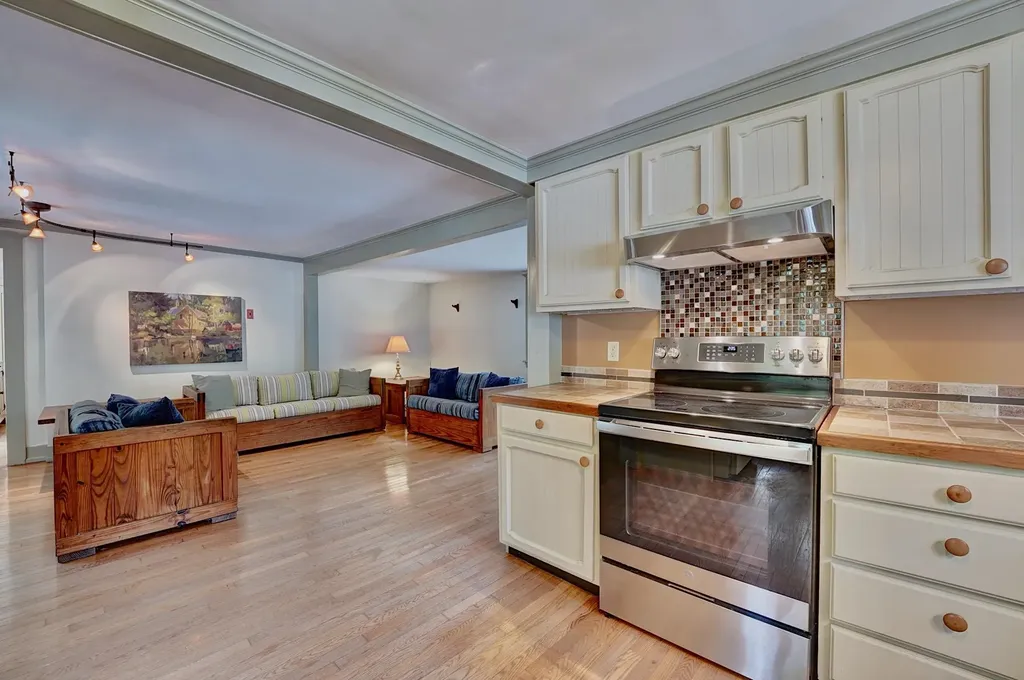 299 Exeter Road Hampton Falls NH 03844