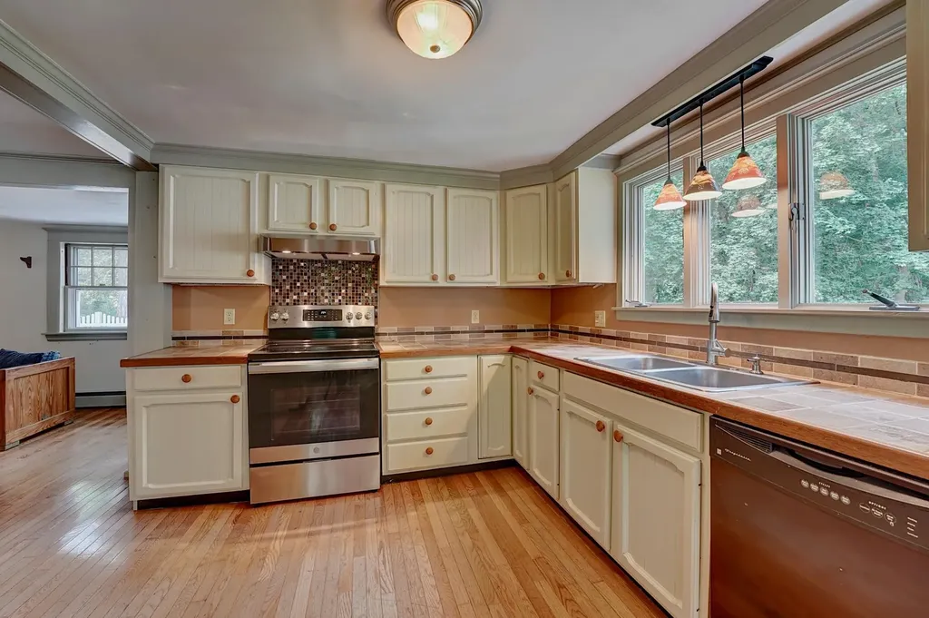 299 Exeter Road Hampton Falls NH 03844