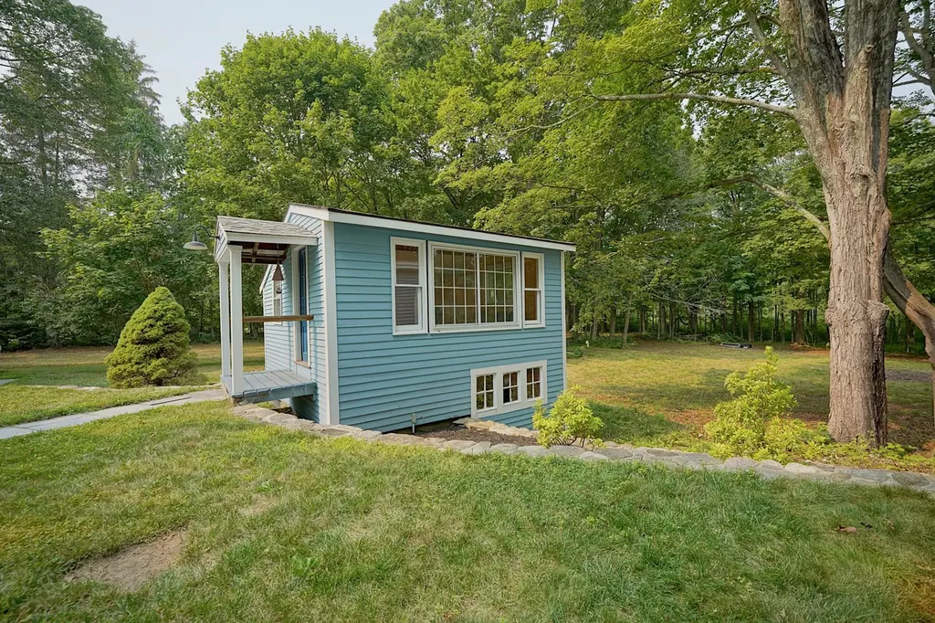 299 Exeter Road Hampton Falls NH 03844