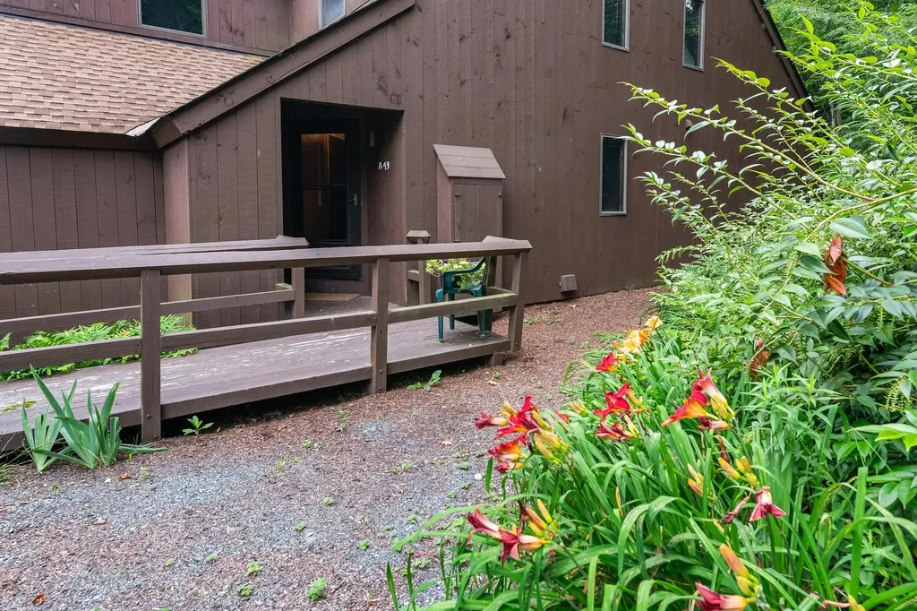 49 Old Beach Circle Grantham NH 03753