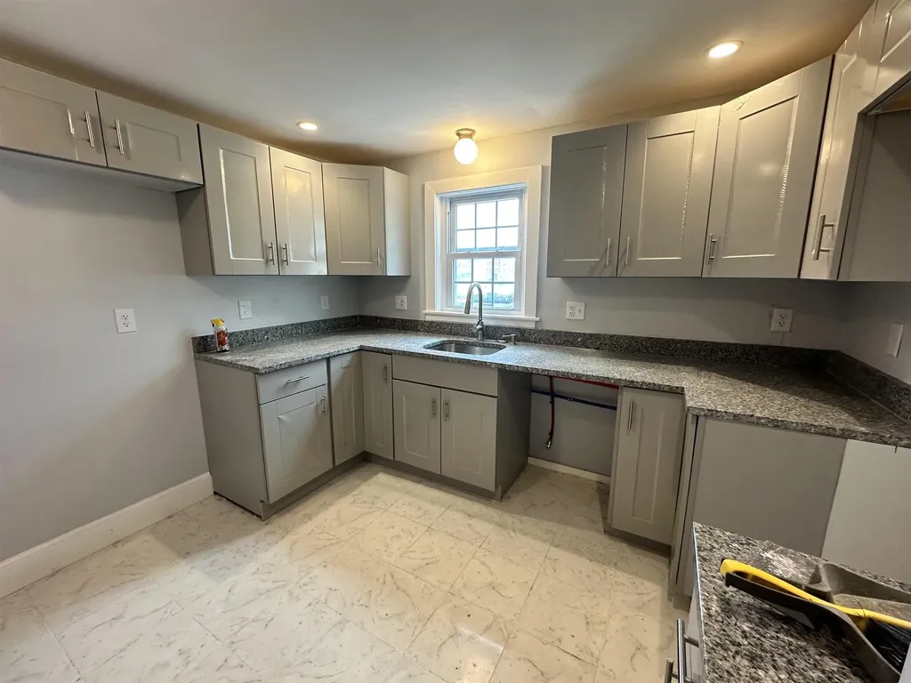 215 Hanover Street Manchester NH 03104