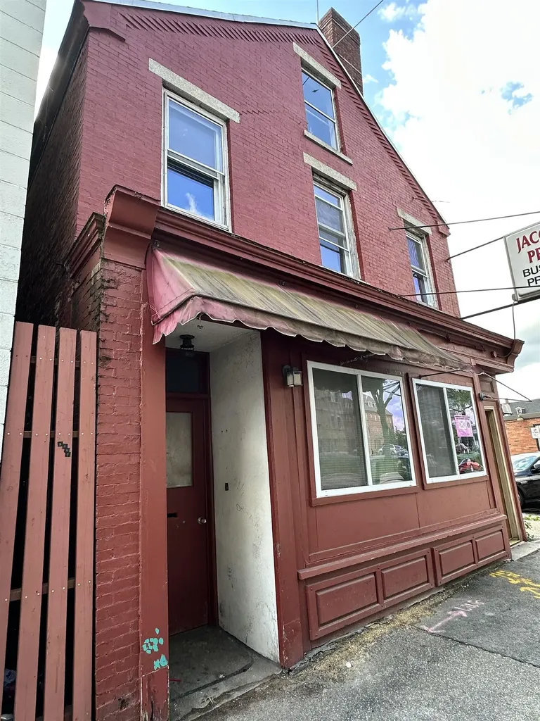 215 Hanover Street Manchester NH 03104