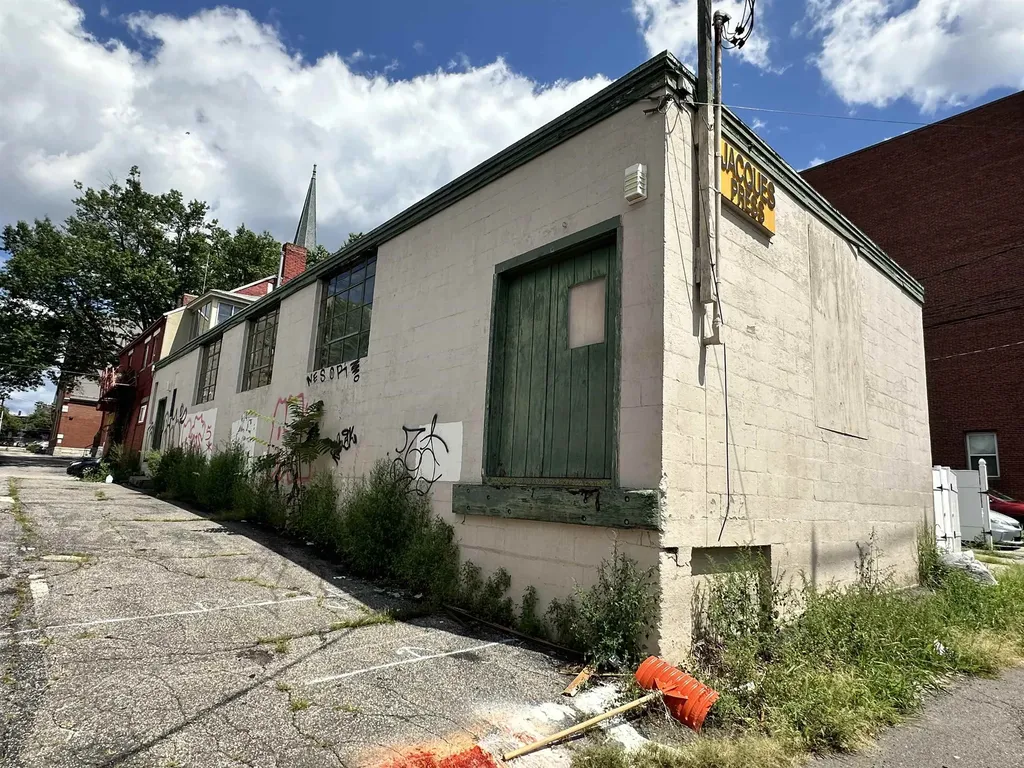 215 Hanover Street Manchester NH 03104