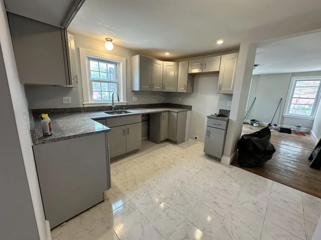 215 Hanover Street Manchester NH 03104