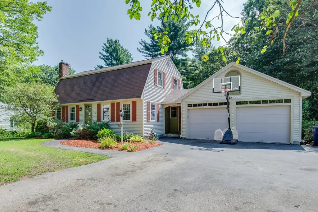 58 New Searles Road Nashua NH 03062