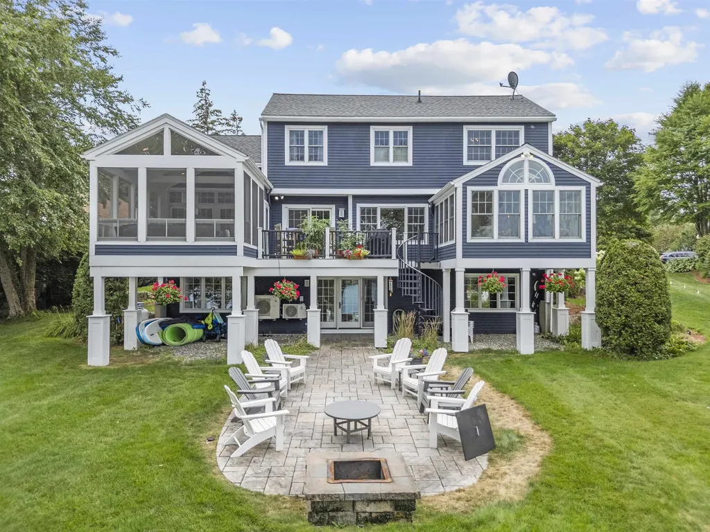 43 Captains Walk Laconia NH 03246