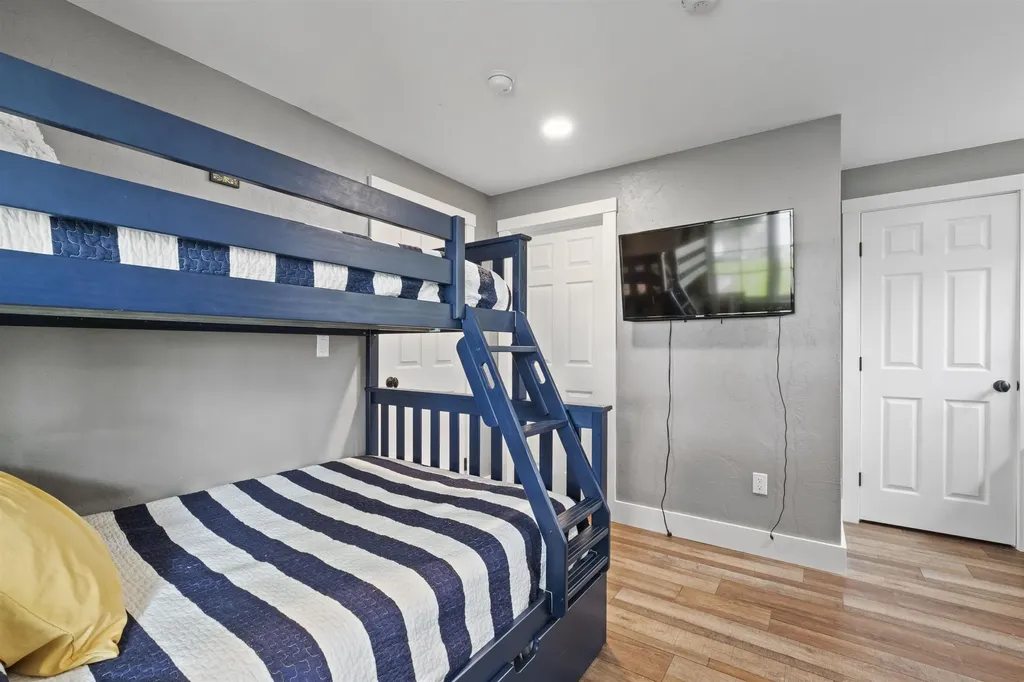 43 Captains Walk Laconia NH 03246