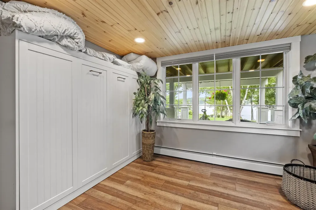 43 Captains Walk Laconia NH 03246