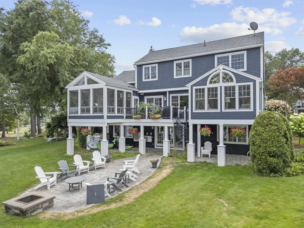 43 Captains Walk Laconia NH 03246